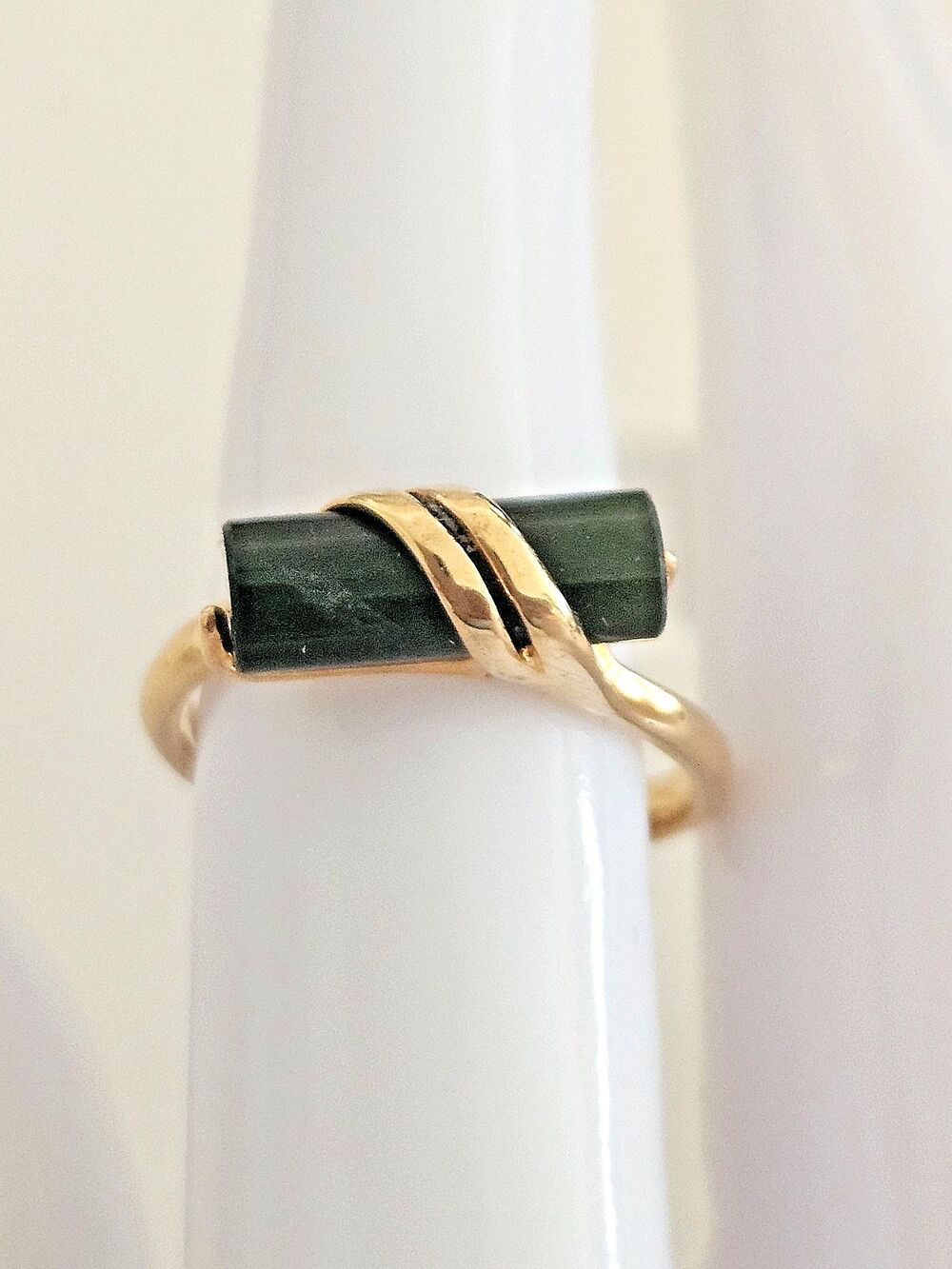 Vintage 1978 Avon's Captured Jade Ring GE - Real Jade -  Size 6.75 - Signed